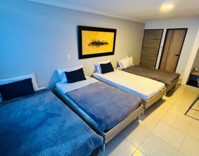 HOTEL PLAZUELA REAL – Habitación Cuadruple Aire 1